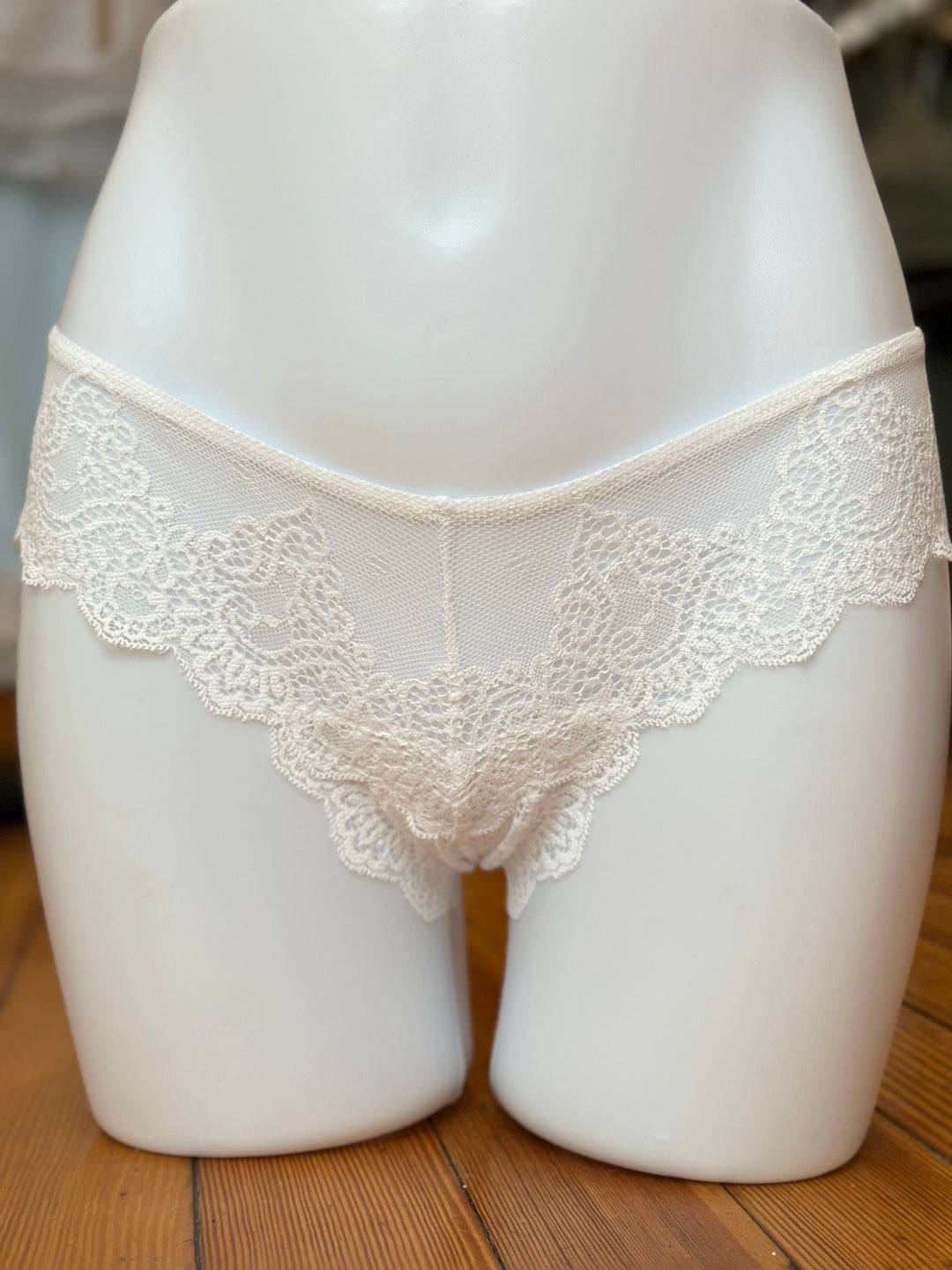 Only Hearts brief White / S Only Hearts So Fine Lace Brazilian Panty