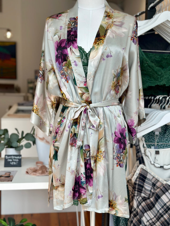 Samantha Chang robe One Size Samantha Chang Classic Silk Short Kimono- French Dahlia