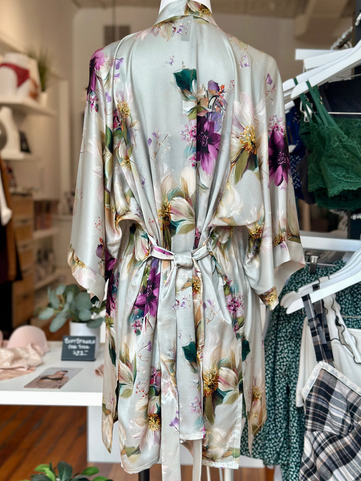 Samantha Chang robe One Size Samantha Chang Classic Silk Short Kimono- French Dahlia